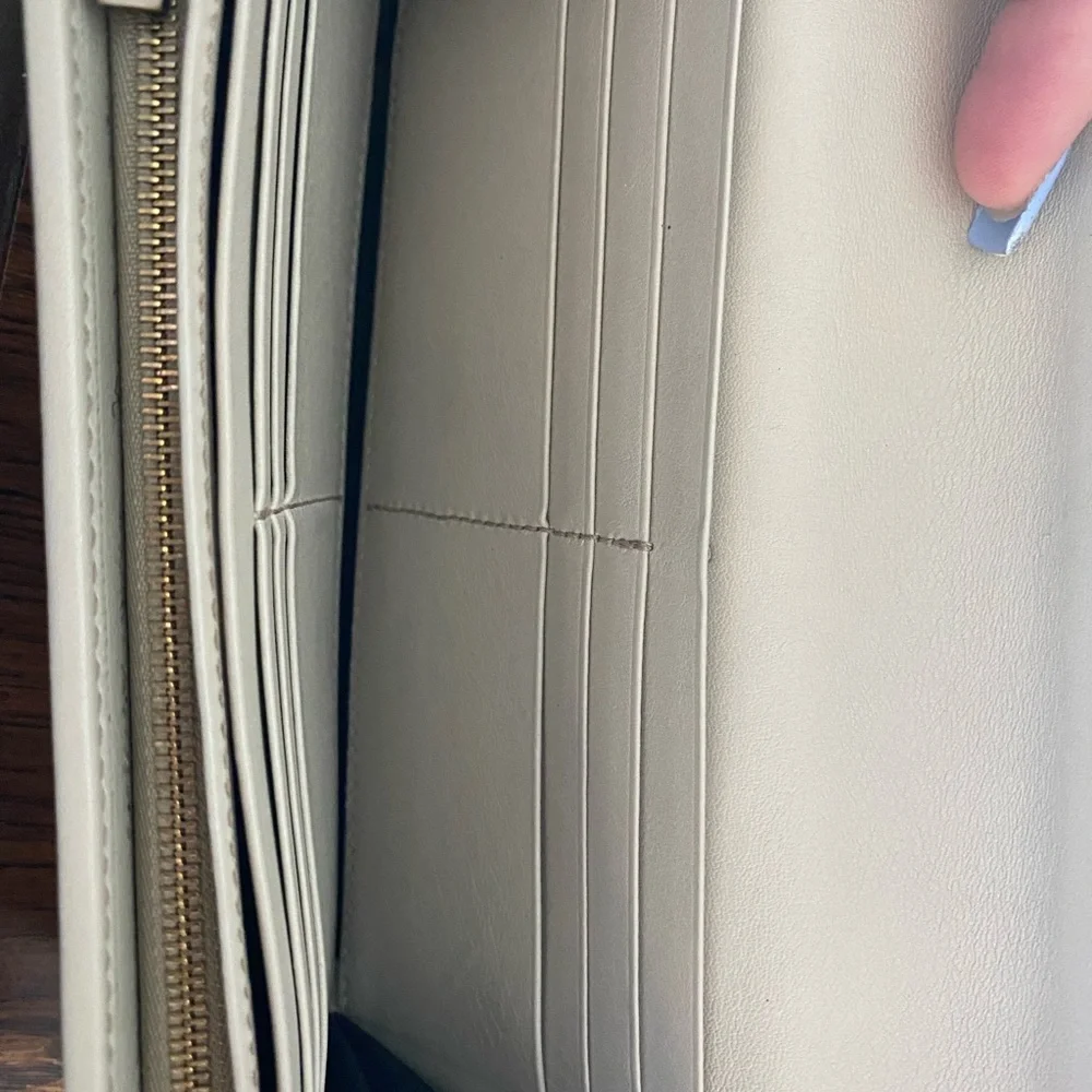 GUCCI wallet. Very gently used - Picture 7 of 9